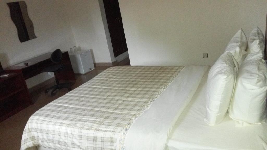 Zambezi Inn Hotel Conakry Quarto foto