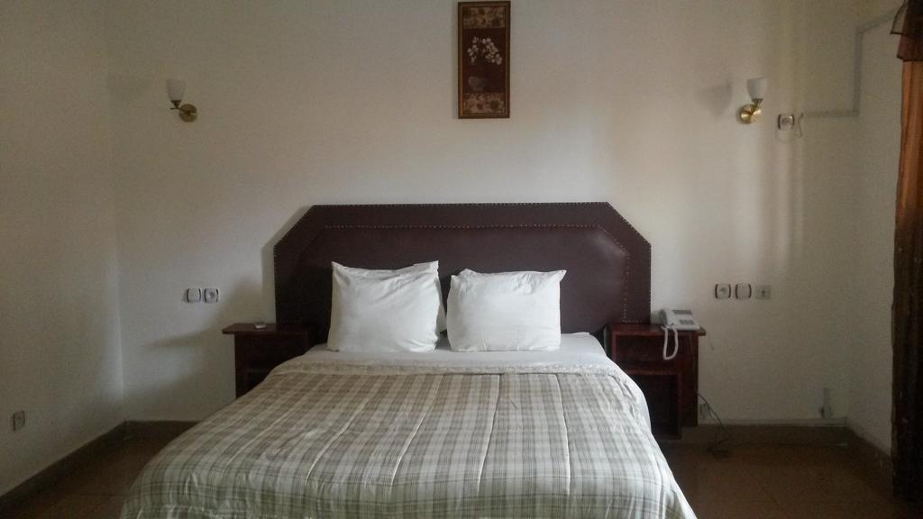 Zambezi Inn Hotel Conakry Quarto foto