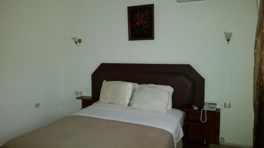 Zambezi Inn Hotel Conakry Quarto foto