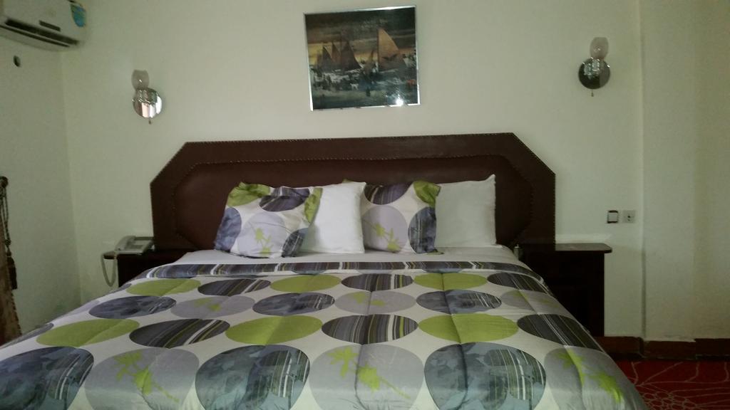 Zambezi Inn Hotel Conakry Quarto foto