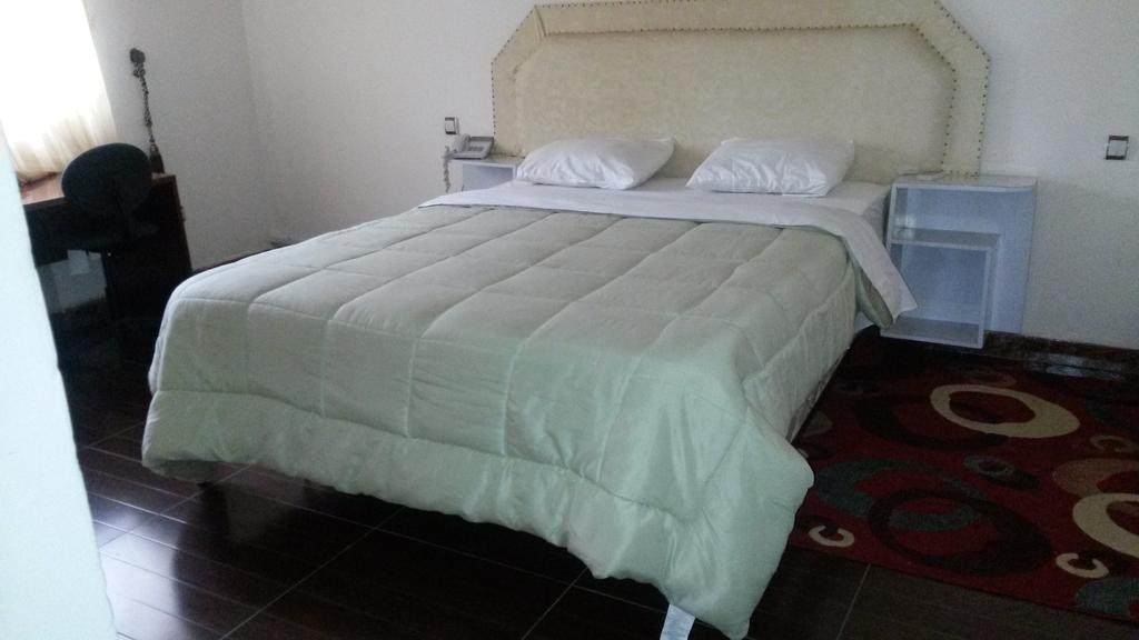 Zambezi Inn Hotel Conakry Quarto foto