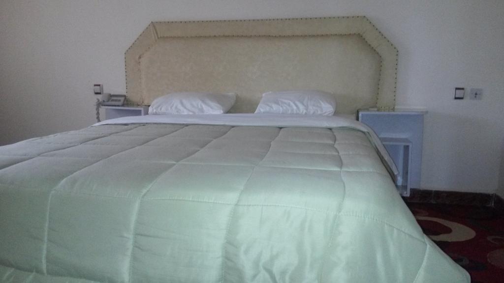 Zambezi Inn Hotel Conakry Quarto foto