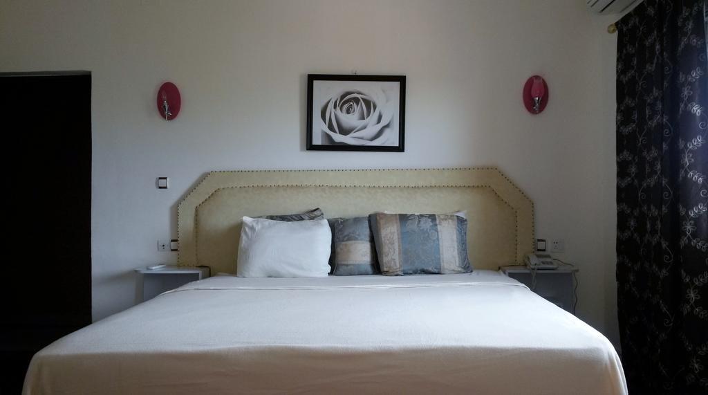 Zambezi Inn Hotel Conakry Quarto foto