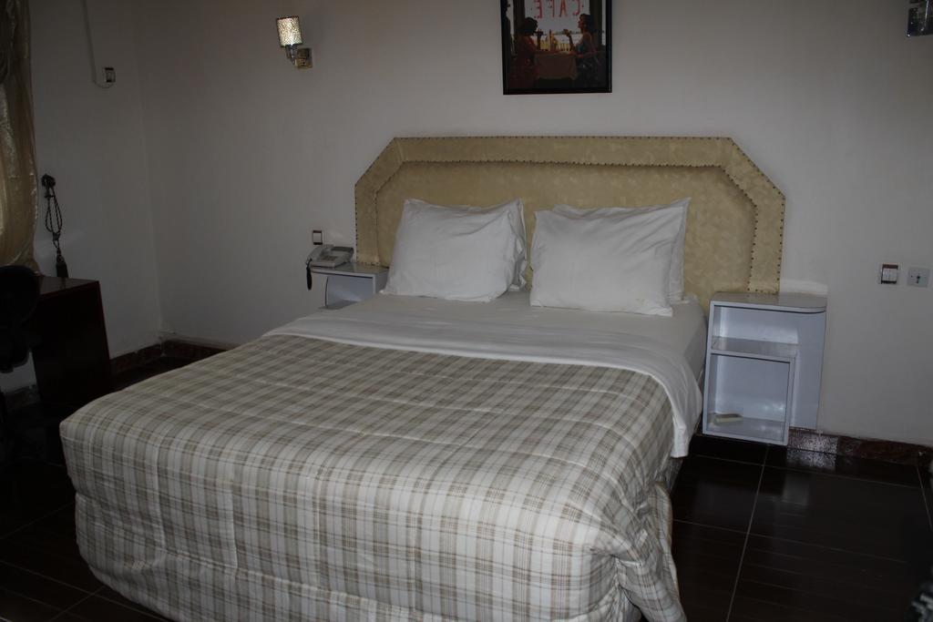 Zambezi Inn Hotel Conakry Exterior foto